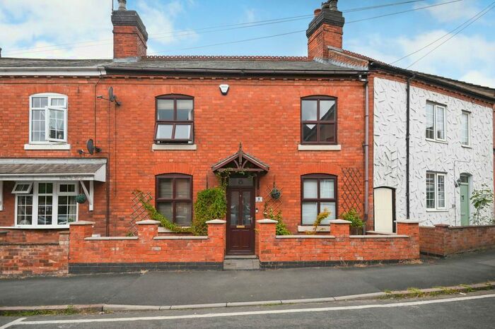 3 Bedroom Terraced House For Sale In Albert Road, Hinckley, Leicestershire, LE10
