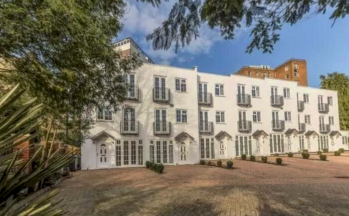 4 Bedroom Terraced House To Rent In Kingston Hill, Kingston Upon Thames, Surrey, KT2