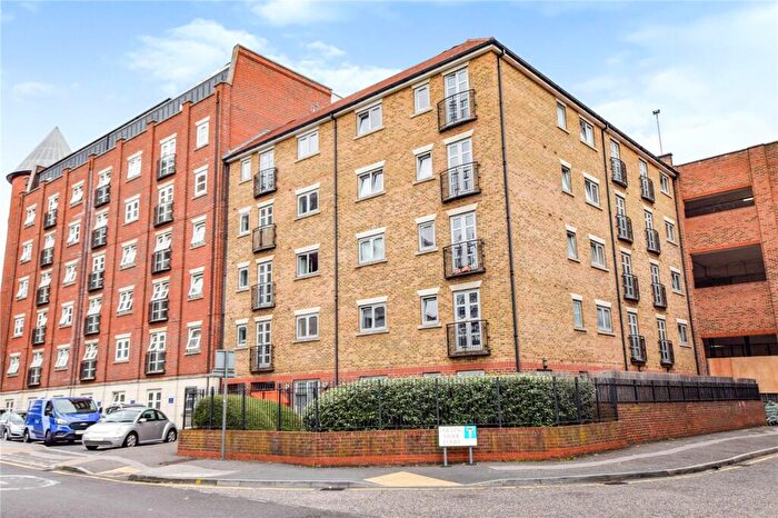1 Bedroom Apartment For Sale In Market Link, Romford, Essex, RM1