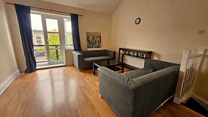 6 Bedroom Town House To Rent In Alphabet Square, London, E3