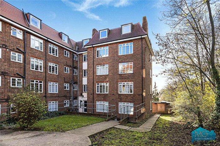2 Bedroom Apartment For Sale In Risborough Close, Muswell Hill, London, N10