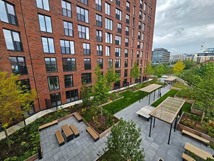 2 Bedroom Apartment To Rent In Whitehall Road, Leeds, West Yorkshire, LS12