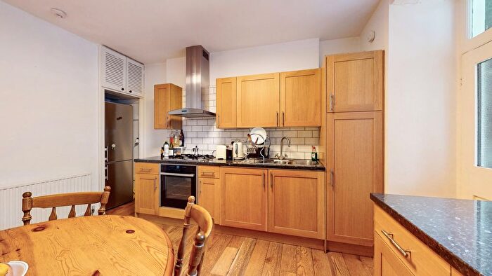 3 Bedroom Flat To Rent In Clarence Gate Gardens, Glentworth Street, NW1