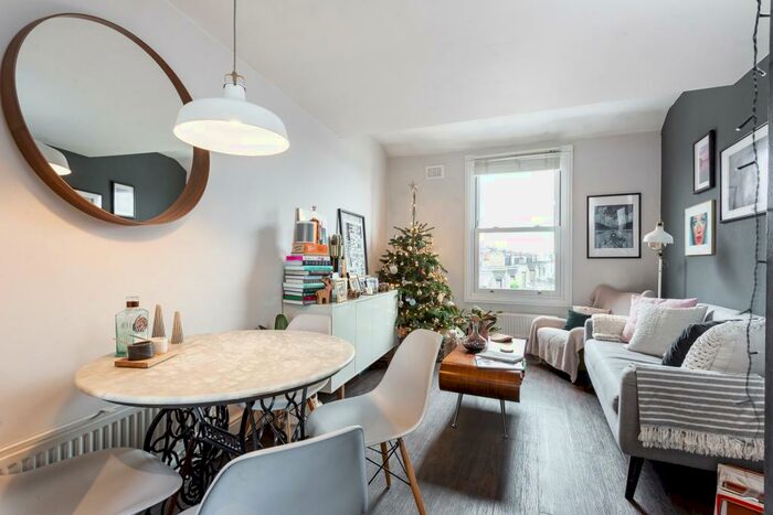 2 Bedroom Flat To Rent In North Cross Road, SE22