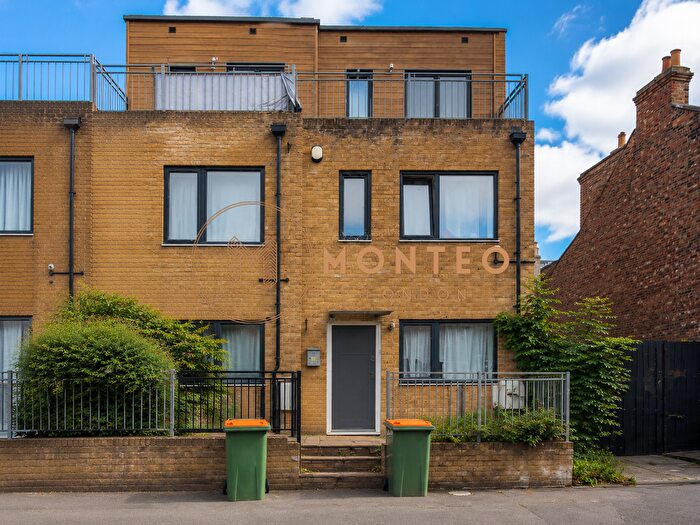 3 Bedroom End Terrace House For Sale In Ladysmith Road, London, E16