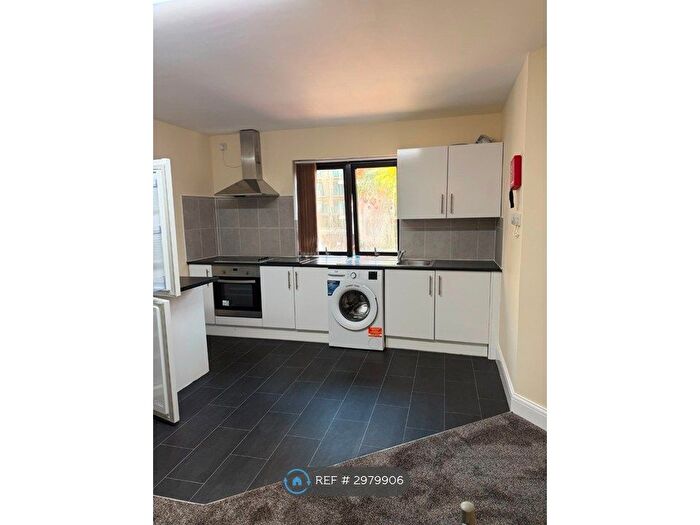 1 Bedroom Flat To Rent In Burlington Court, Slough, SL1