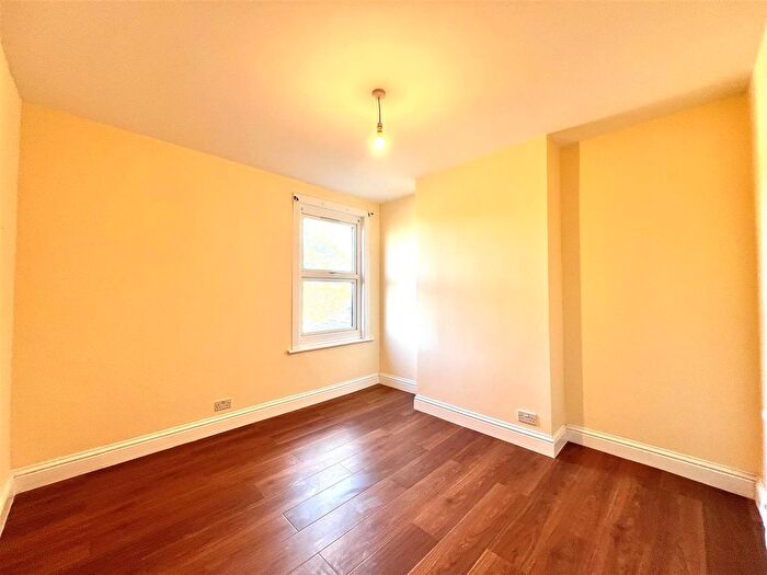 2 Bedroom Flat To Rent In Lea Bridge Road, London, E10