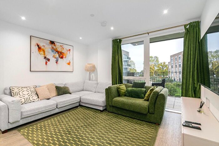 2 Bedroom Flat To Rent In Medawar Drive, London, NW7