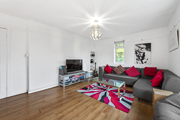 2 Bedroom Apartment For Sale In West Barnes Lane, New Malden, KT3
