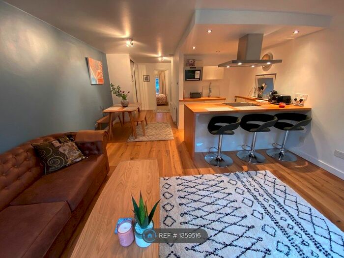 2 Bedroom Flat To Rent In Lanark Road, London, W9