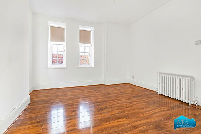 1 Bedroom Flat To Rent In North End Road, Golders Green, London, NW11