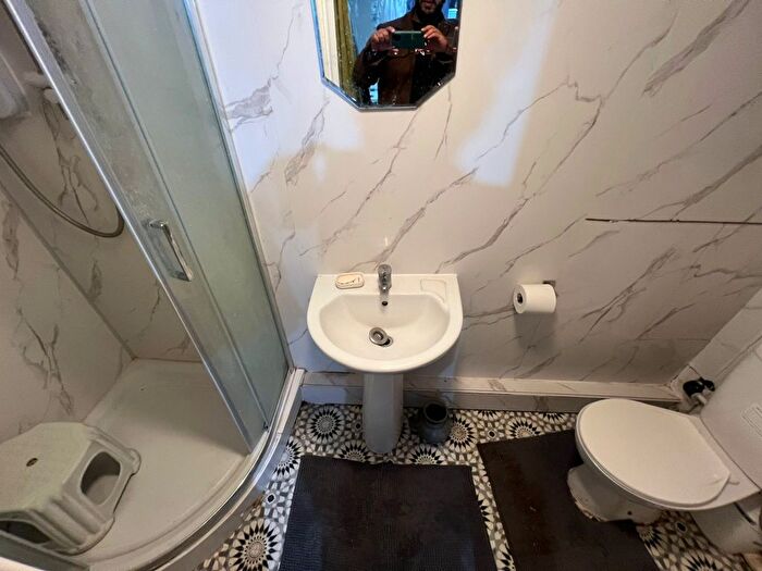 2 Bedroom Flat To Rent In Acacia Road, London, E17