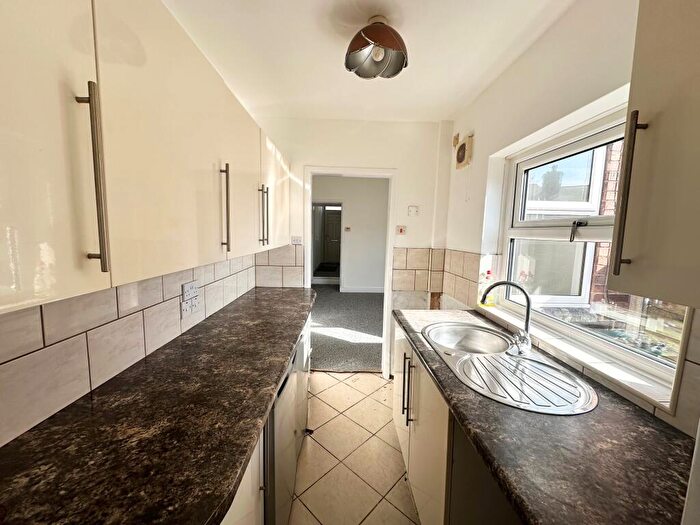 2 Bedroom House To Rent In Stanley Road, Nottingham, NG7