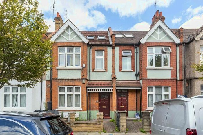 3 Bedroom Flat To Rent In Glenroy Street, London, W12