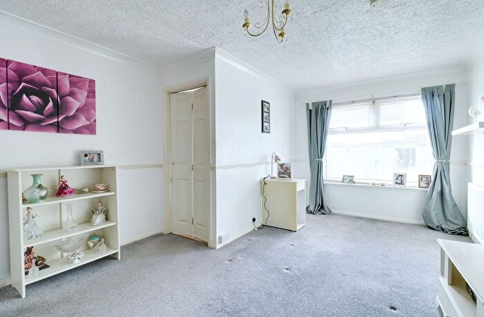 2 Bedroom Semi-Detached Bungalow For Sale In South Hall Drive, Rainham, RM13
