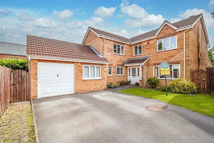 6 Bedroom Detached House For Sale In Rosedale Court, Tingley, WF3