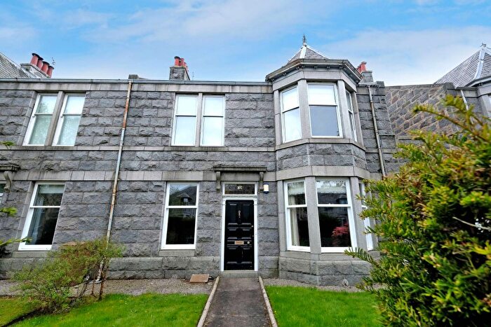 2 Bedroom Flat For Sale In Forest Avenue, Aberdeen, AB15