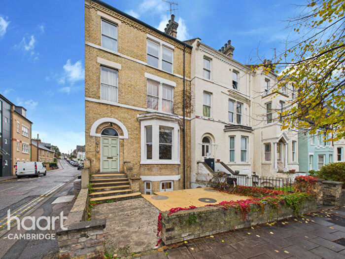 2 Bedroom Flat For Sale In Chesterton Road, Cambridge, CB4