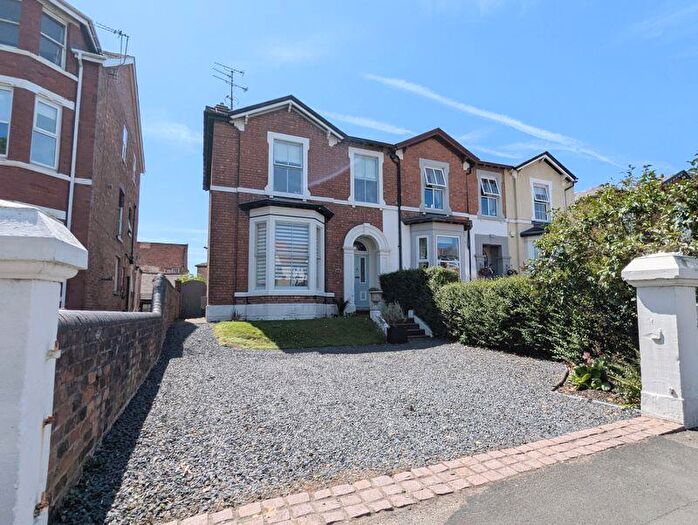 4 Bedroom Semi-Detached House To Rent In Golf Open - Manchester Road, Southport - Sleeps, PR9