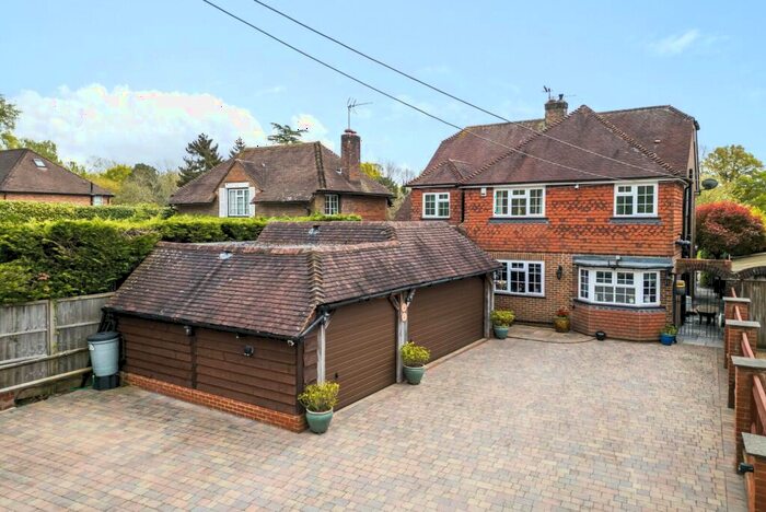 4 Bedroom Detached House For Sale In Rowly Drive, Cranleigh, GU6