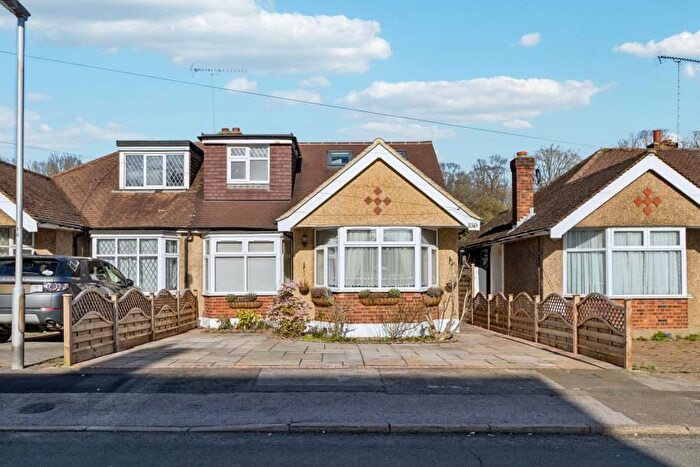 4 Bedroom Semi-Detached Bungalow To Rent In Links Way, Croxley, WD3