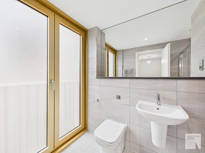 2 Bedroom Apartment To Rent In Apt :: The Quarters, M1