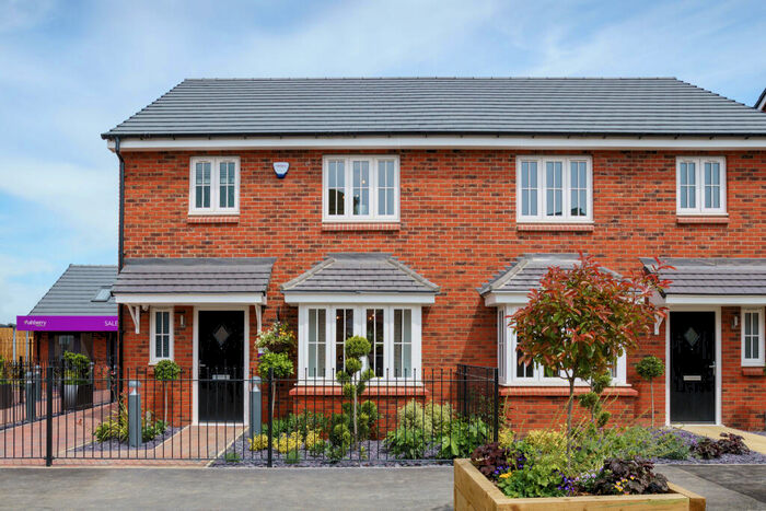 3 Bedroom Semi-Detached House For Sale In Mason Road, Bedford, Bedfordshire, MK42