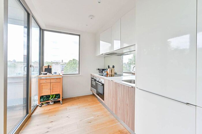 2 Bedroom Flat To Rent In Camberwell Passage, Camberwell Green, London, SE5