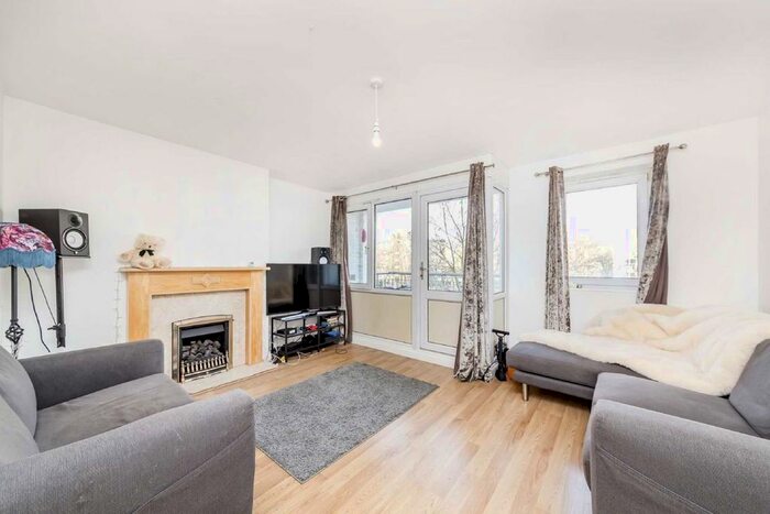 3 Bedroom Flat To Rent In Jamaica Road, London, SE16