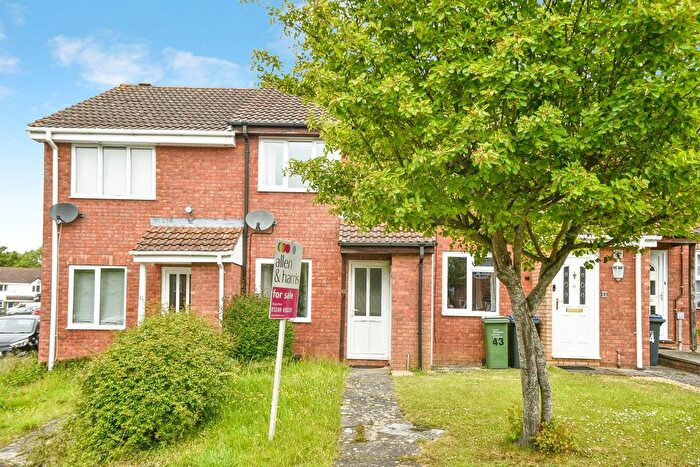 2 Bedroom Terraced House For Sale In Lysley Close, Chippenham, SN15