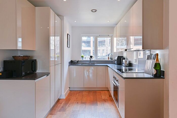 2 Bedroom Flat For Sale In Fairbourne Road, Clapham Park, London, SW4