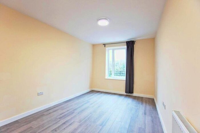 Studio To Rent In Queens Parade, Queens Road, London, NW4