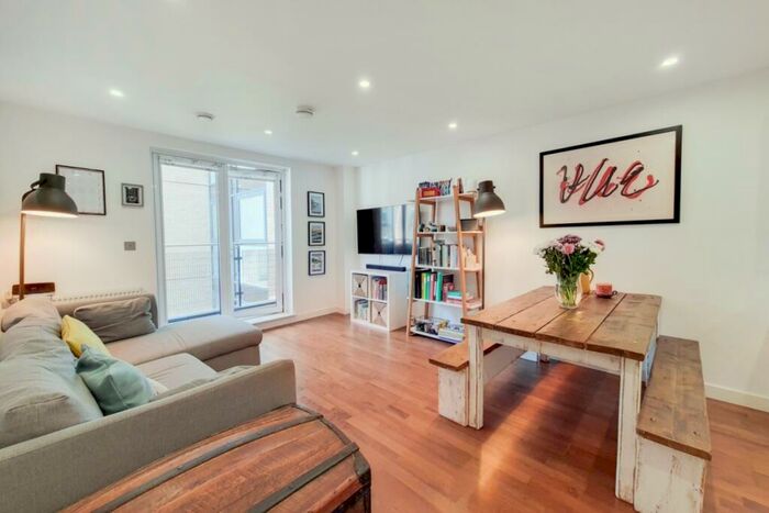 2 Bedroom Flat To Rent In Wharf Street London, SE8