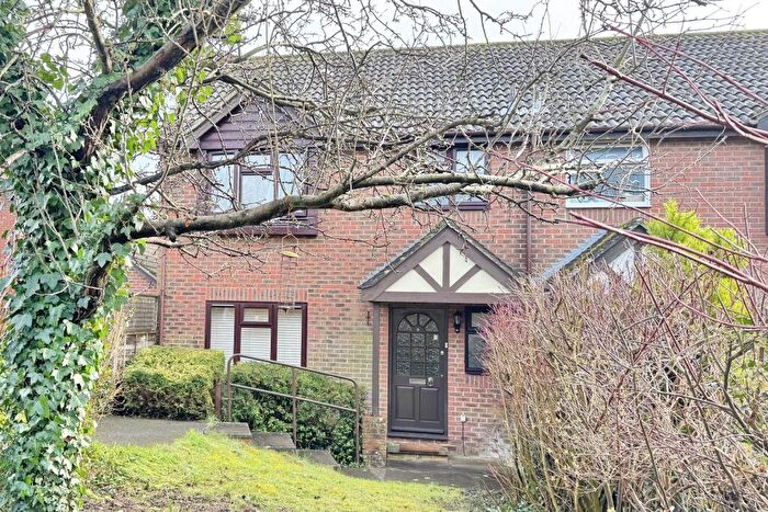 3 Bedroom Semi Detached House For Sale In The Glades, Locks Heath, SO31