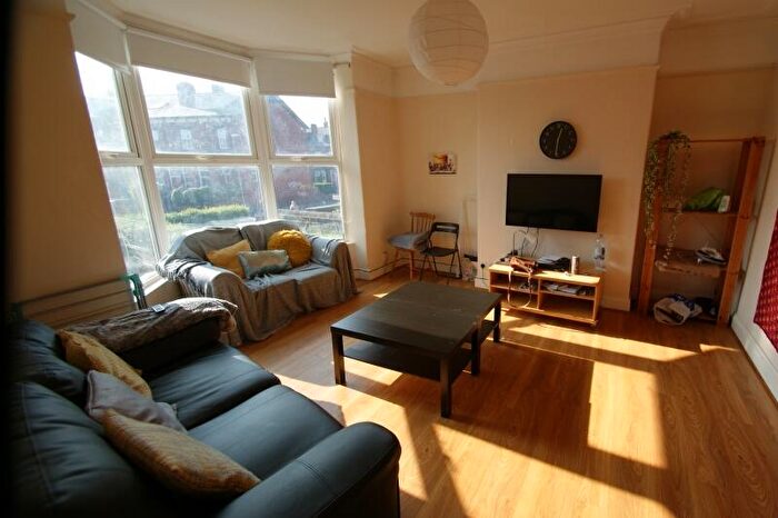 5 Bedroom Semi Detached House To Rent In Cardigan Lane, Hyde Park, Leeds, LS6