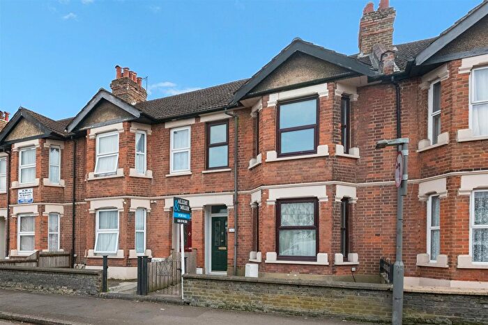 3 Bedroom Terraced House For Sale In Uxbridge Road, Hayes, UB4