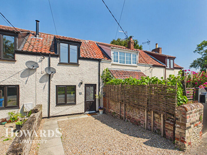 2 Bedroom Terraced House For Sale In Hall Lane, Oulton, NR32