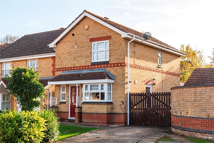 3 Bedroom Detached House For Sale In Leary Crescent, Newport Pagnell, Buckinghamshire, MK16