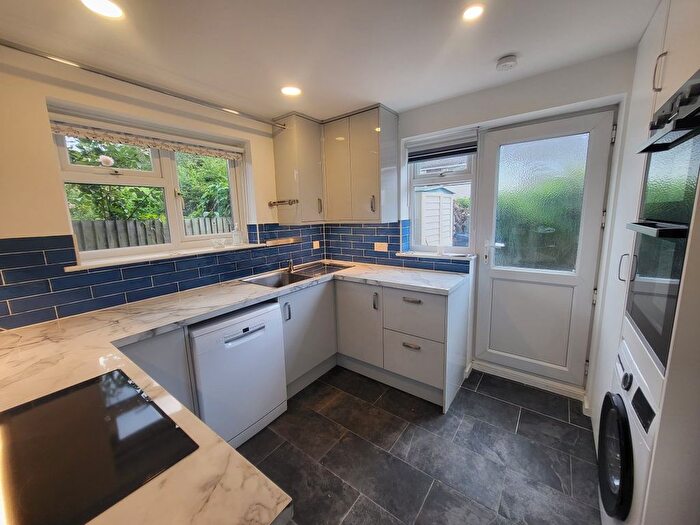 2 Bedroom Maisonette To Rent In Brentmead Close, Hanwell, W7