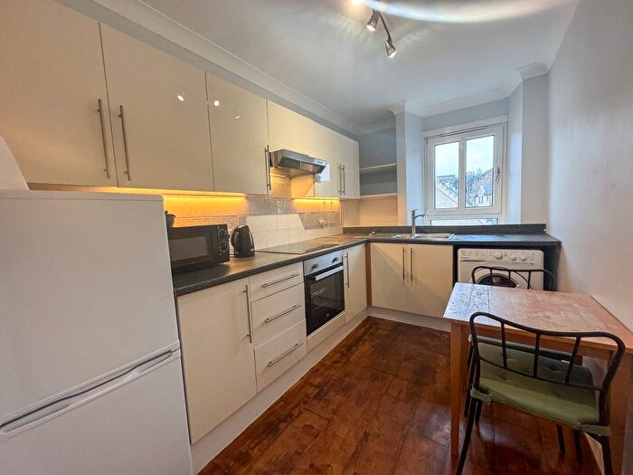 2 Bedroom Flat To Rent In Waters Close, Leith, Edinburgh, EH6