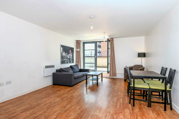 2 Bedroom Flat To Rent In Commercial Road, London, E14