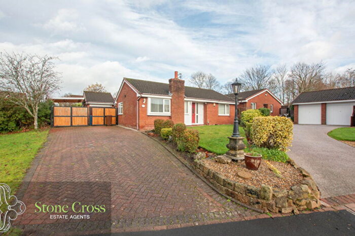 2 Bedroom Semi-Detached Bungalow For Sale In Crawley Close, Tyldesley, M29