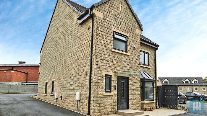 5 Bedroom Detached House For Sale In Hebble Court, Thornhill Lees, Dewsbury, WF12