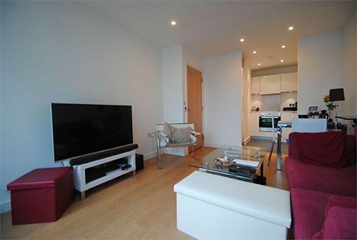 1 Bedroom Flat To Rent In Keats Apartments, Saffron Central Square, Croydon, CR0