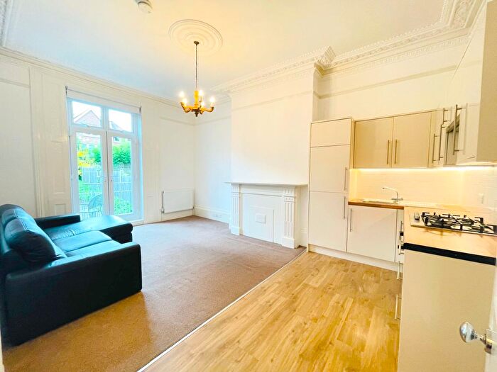 2 Bedroom Flat To Rent In Archway Road, London, N6