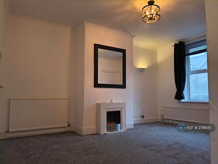 2 Bedroom End Of Terrace House To Rent In Quarmby Road, Huddersfield, HD3