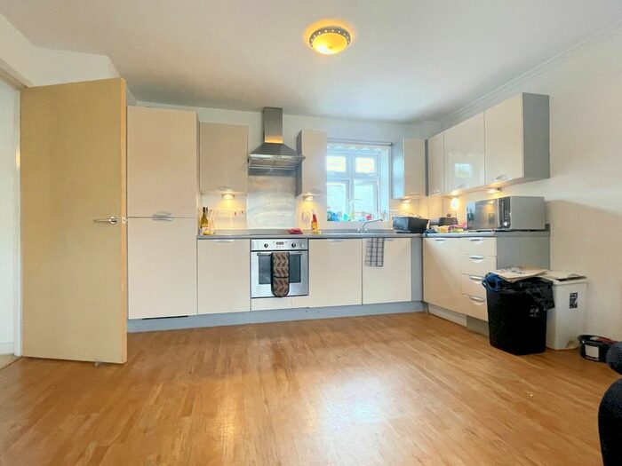 2 Bedroom Flat To Rent In Pearl Close, Union Lane, CB4