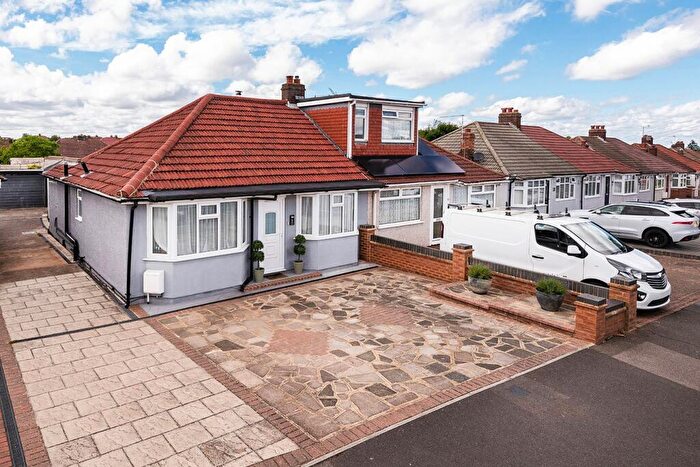 2 Bedroom Semi-Detached Bungalow For Sale In Francis Avenue, Bexleyheath, DA7