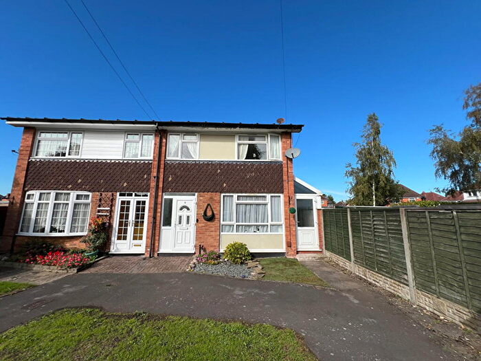 3 Bedroom Semi Detached House For Sale In Conway Close, Shirley, B90