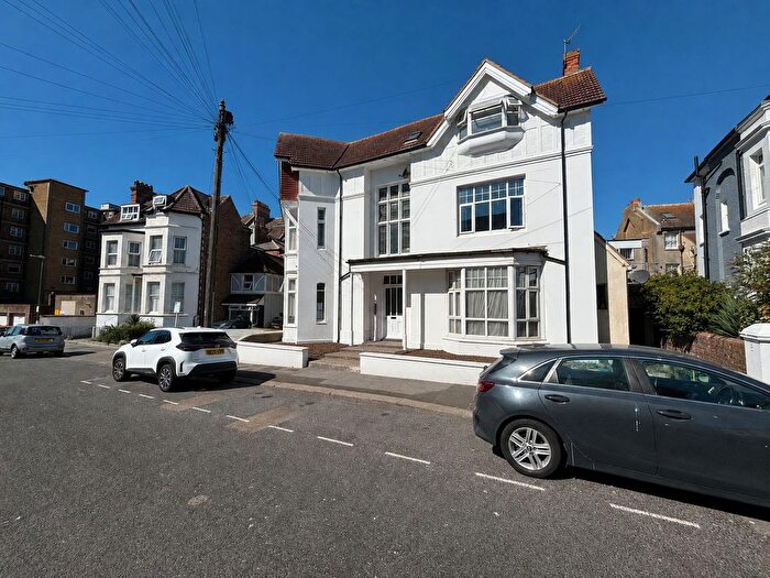 2 Bedroom Flat For Sale In Eversley Road, Bexhill, TN40